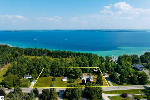 10584 Center Road, Traverse City, MI 49686