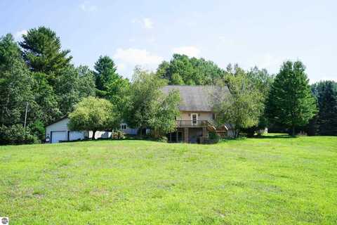 4270 Holiday Road, Traverse City, MI 49686