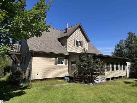 4270 Holiday Road, Traverse City, MI 49686