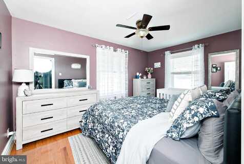 208 VETERANS AVENUE, WEST BERLIN, NJ 08091