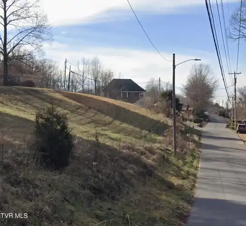 1307 College Heights Road, Johnson City, TN 37604
