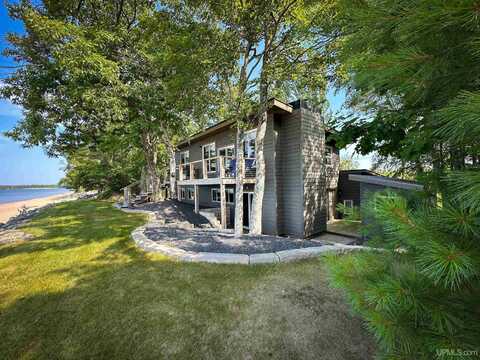 2463 State Highway M28 E, Marquette, MI 49855