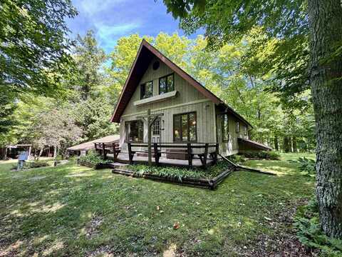 110 OLD US 141, Crystal Falls, MI 49920