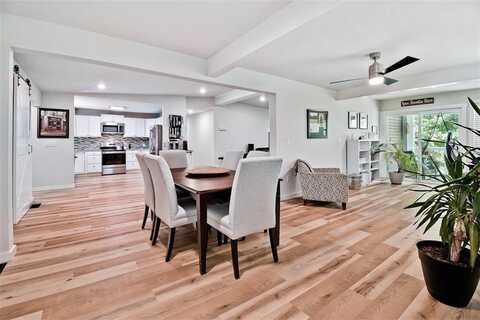 2 Purfleet DR, Bella Vista, AR 72715