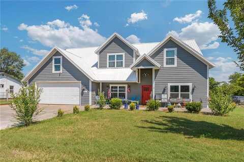 302 Fulton ST, Gentry, AR 72734