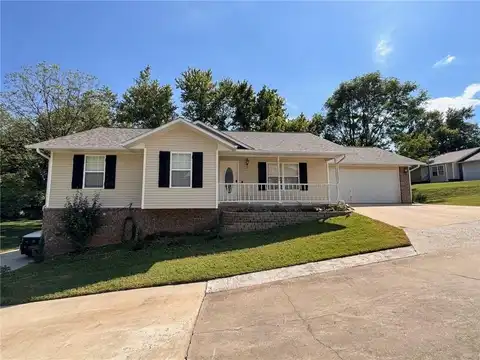 808 Parkview DR, Harrison, AR 72601