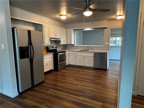 1002 E F ST, Russellville, AR 72801