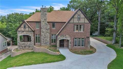 464 W North ST, Fayetteville, AR 72701