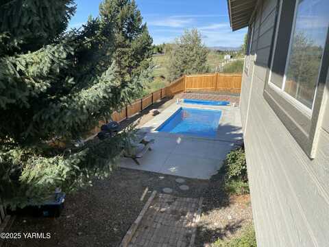 1602 Stein Rd, Yakima, WA 98908