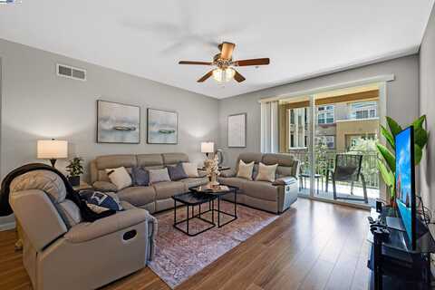 49002 Cinnamon Fern Cmn, Fremont, CA 94539