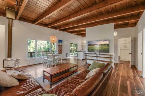 17197 Fitzpatrick Lane, Occidental, CA 95465