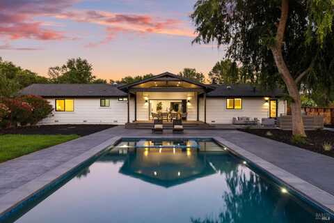 2283 Woodside Way, Healdsburg, CA 95448