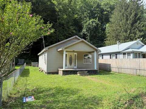 1477 Appalachian Highway, PINEVILLE, WV 25801
