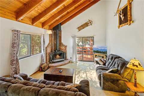 894 San Bernardino Avenue, Sugarloaf, CA 92386