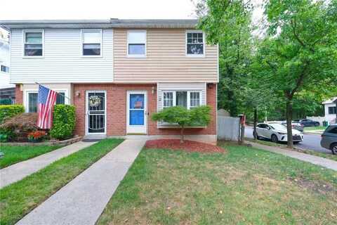 4 Country Woods Lane, Staten Island, NY 10308