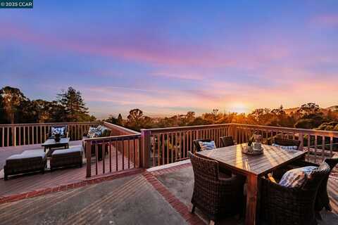 10540 Englewood Dr, Oakland, CA 94605