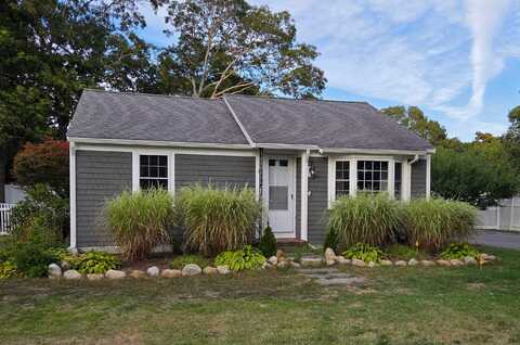 6 Checkerberry Lane, West Yarmouth, MA 02673