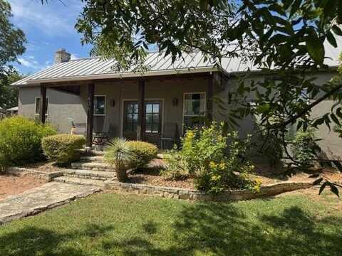 406 Cross Mountain Dr, Fredericksburg, TX 78624
