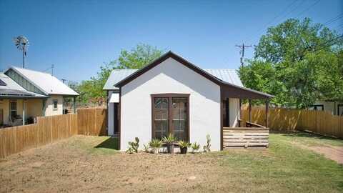 109 N Live Oak St, Mason, TX 76856