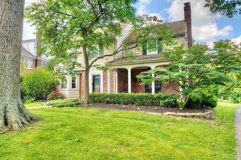 6215 Grand Vista Avenue, Cincinnati, OH 45213