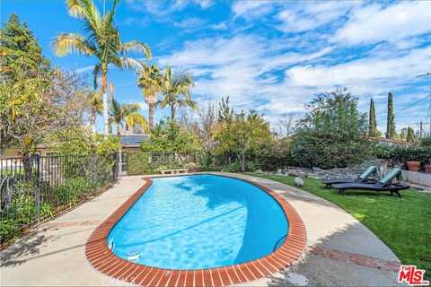 24316 Burbank Blvd, Woodland Hills, CA 91367