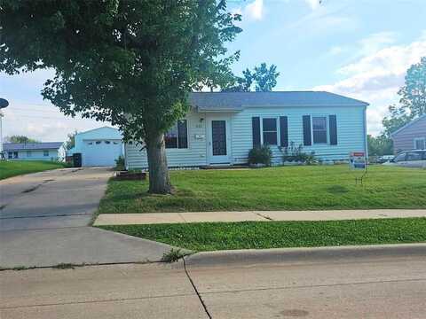 825 Fairview Drive, Marion, IA 52302