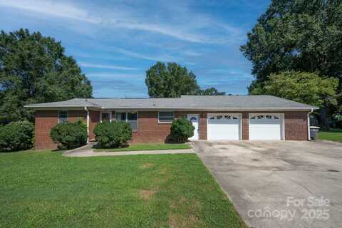 505 Rogers Lake Road E, Kannapolis, NC 28083