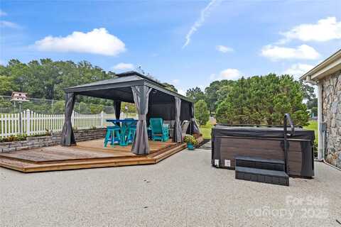 239 Golf Course Road, Maiden, NC 28650