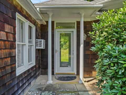106 Spoonwood Road, Wilton, CT 06897