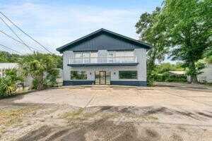 215 NE Hollywood Boulevard, Fort Walton Beach, FL 32548