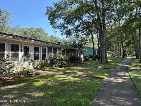 142B Farrington Court, Lakewood, NJ 08701