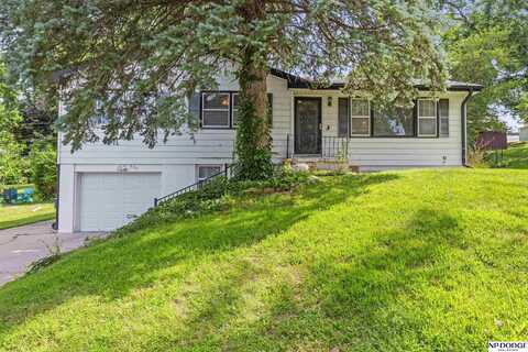 305 Westridge Avenue, Bellevue, NE 68005