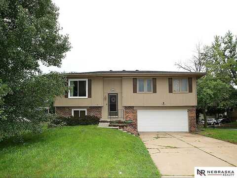 8304 S 49th Avenue, Omaha, NE 68157