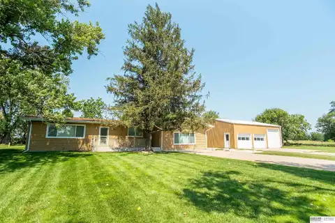 635 E Lochland Road, Hastings, NE 68901