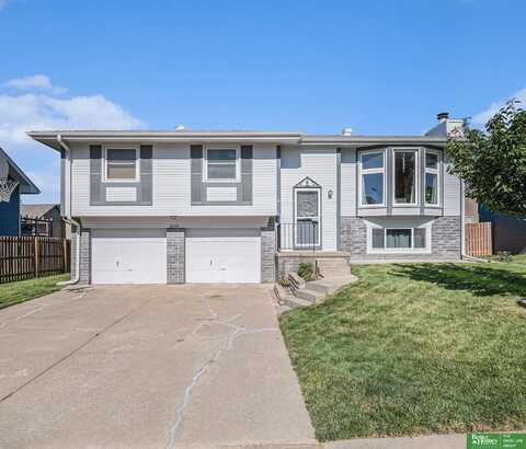 8006 S 154 Street, Omaha, NE 68138