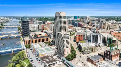 40 Campau Circle NW, Grand Rapids, MI 49503