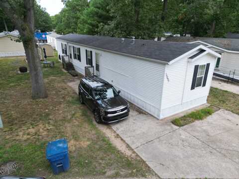 13523 Oaktree Ct, Grand Haven, MI 49417