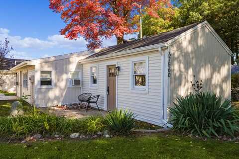 67560 95th Avenue, Dowagiac, MI 49047