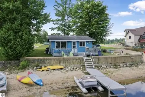 9301 E 50 Road, Cadillac, MI 49601