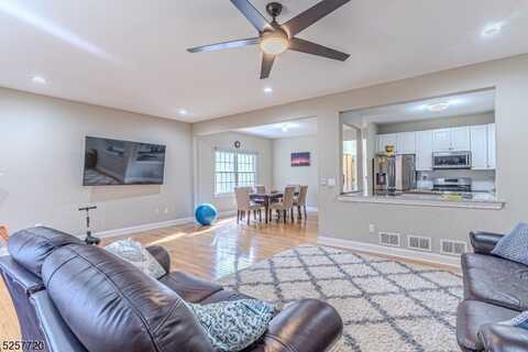 305 Raymound Blvd, Whippany, NJ 07054