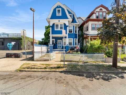 137 Renner Ave, Newark, NJ 07112