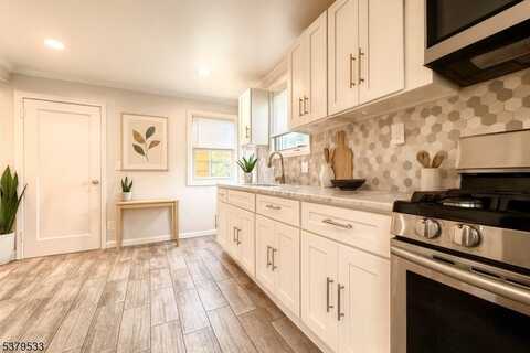 152 Maple Ave, Rahway, NJ 07065