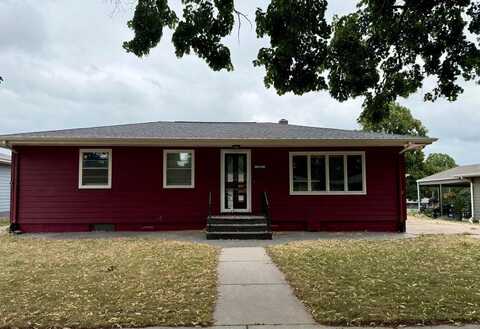 1012 W Birch Ave, Mitchell, SD 57301
