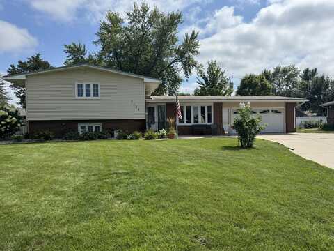 1829 Dexter Ct, Huron, SD 57350