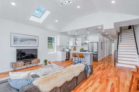 85 MYRTLE AVE, Greenville, NJ 07305