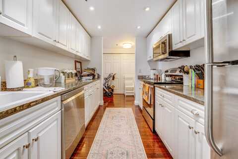 2 CONSTITUTION CT, Hoboken, NJ 07030