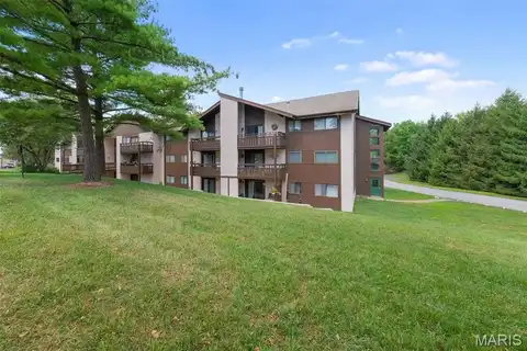 1400 Heritage Landing, Saint Charles, MO 63303