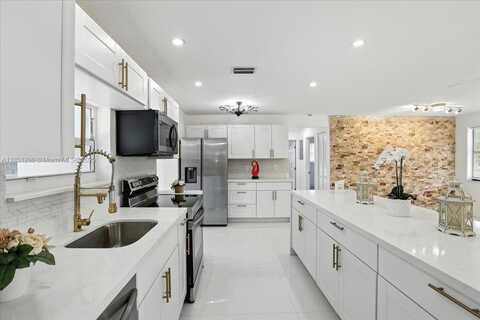 9207 SW 49th Pl, Cooper City, FL 33328