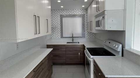 2415 Thomas, Hollywood, FL 33020