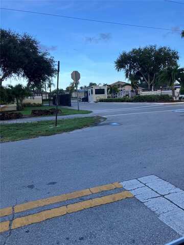 990 NE 212th Ter, Miami, FL 33179